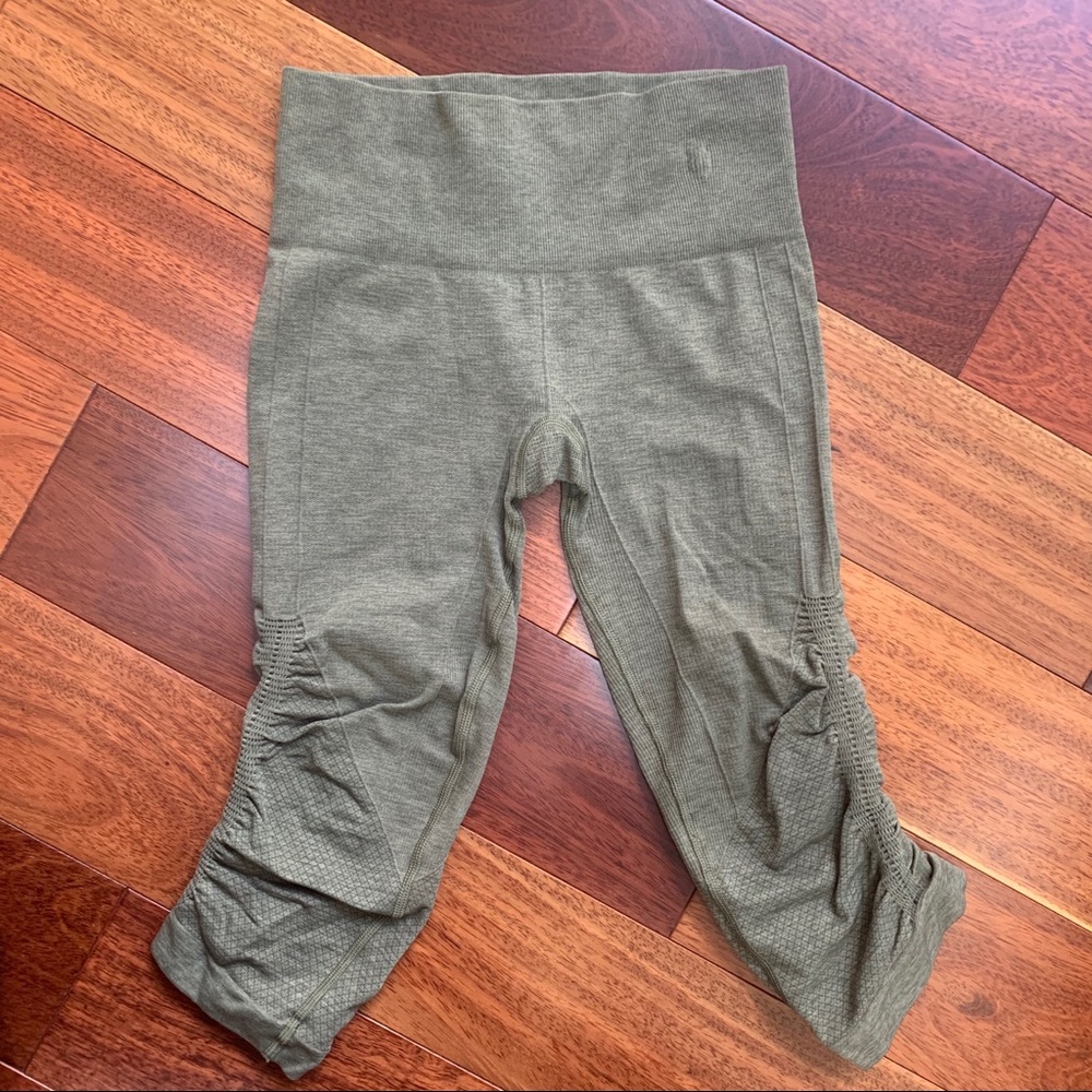 Lululemon In the Flow Crop II Seamless Ruched - Picture 2 of 13